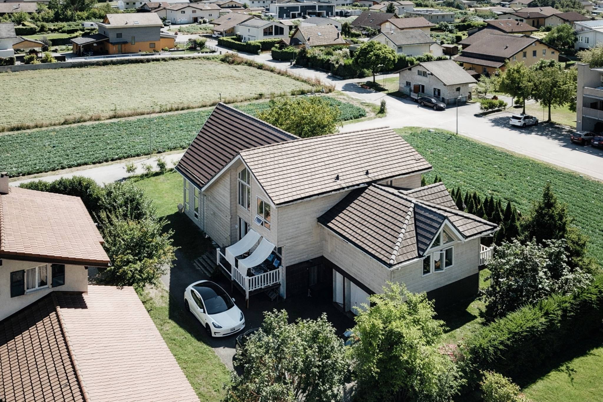 Maison canadienne au cœur d’un cadre verdoyant