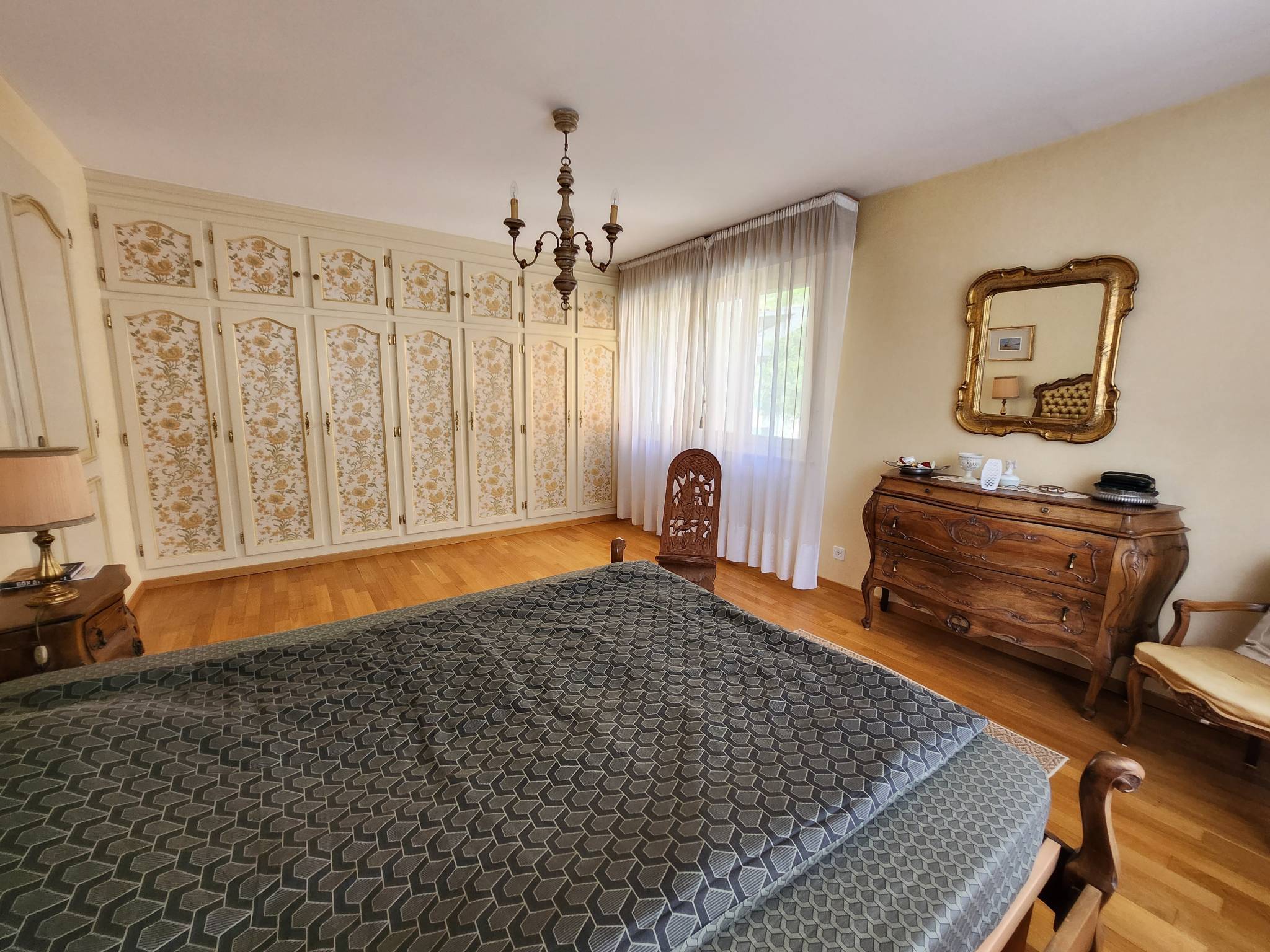 Très bel appartement traversant de 5.5 pièces